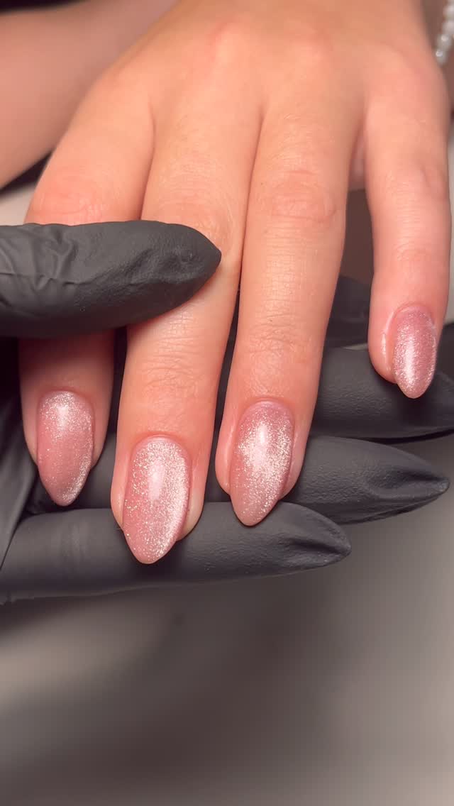 Cosmic chrome glazed negle af Studio Shine